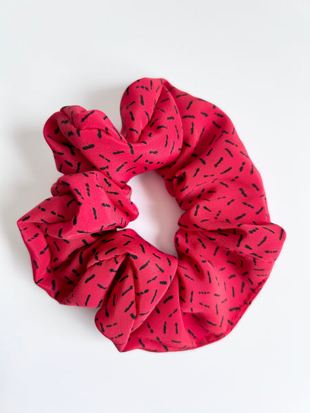 Red confetti, Scrunchie