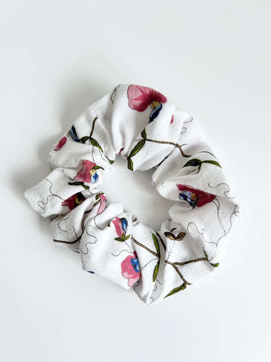 White floral, Scrunchie